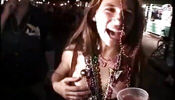 Una bella ragazza con le tette naturali viene scopata mentre suo fratello riprende tutto nonne vogliose davanti alla telecamera