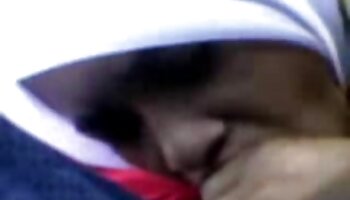 Gli uomini porsero la bocca video porno russo della donna latina