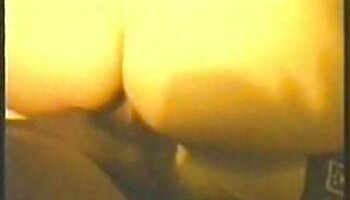 Ha scopato la esibizioniste mature sua bionda sul divano
