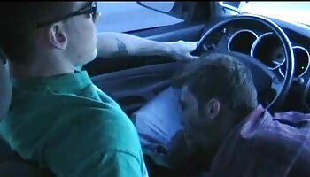 Il reclutatore video porno gratis donne mature paga una ragazza per spogliarsi per la strada