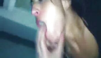 La figlia paffuta ha visto il padre masturbarsi con donne troie lui e scopare con lui