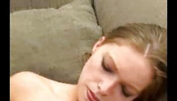 Passandolo alla ragazze pelose donna tatuata