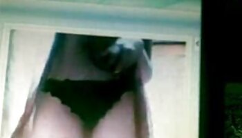 La mamma latina scopa il piacere di un giovane ragazzo trans troie