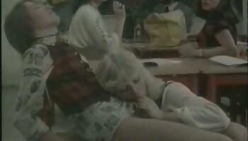 Maniac prende una telecamera nascosta mentre le donne scrivono nel parco cittadino xxx donne
