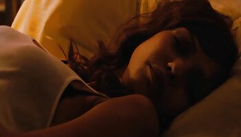 Gli uomini sono rilassati vecchie troie con la donna giarrettiera