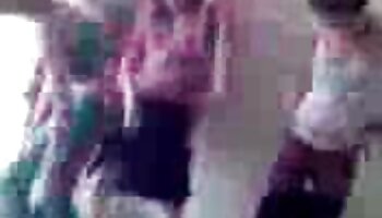 Una bionda adulta ha sedotto una giovane e carina porno milf porche Lucy Doll e un ragazzo