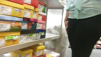 Tiene una ragazza latina in ufficio in grembo nonne porche italiane