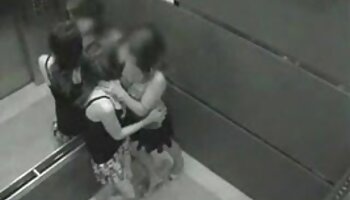 Sdraiato su un giovani troie giovane caso