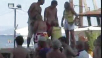 Succhia i video porno donna delle pulizie capezzoli del latino